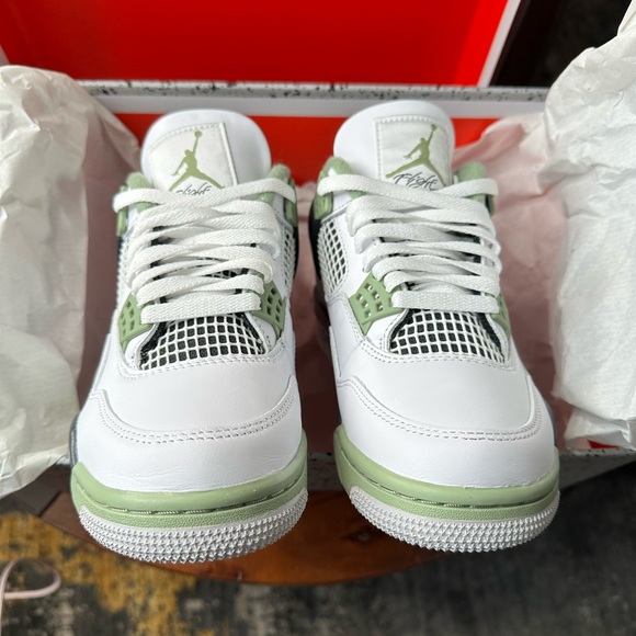 Nike Women’s Air Jordan 4 “Oil Green” Seafoam Basketball Shoe Sneaker - Picture 3 of 16
